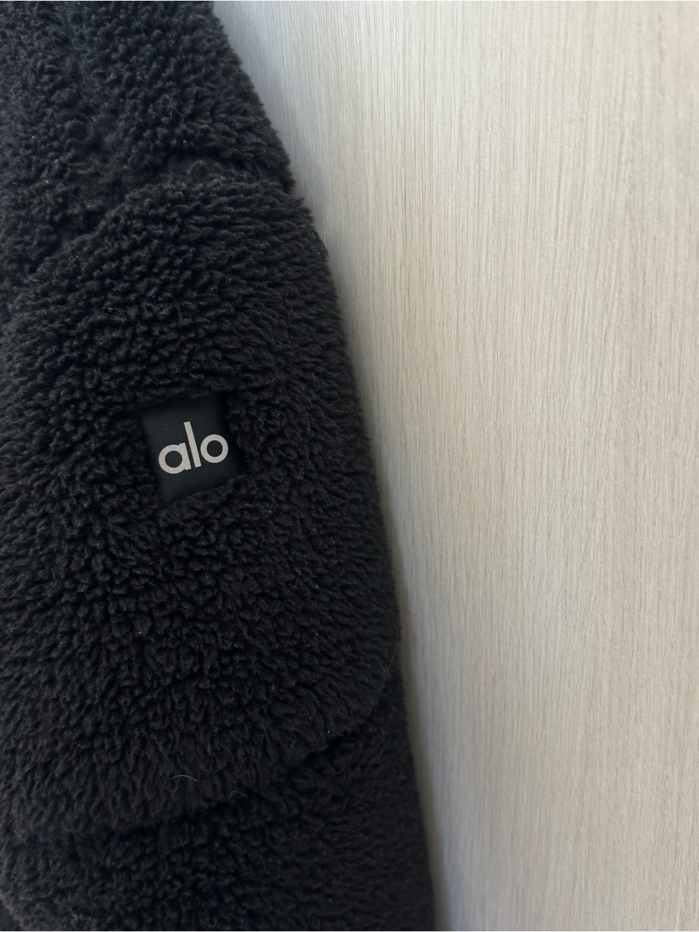 ALO Yoga Black Sherpa Cropped Jacket - Picture 4 of 10